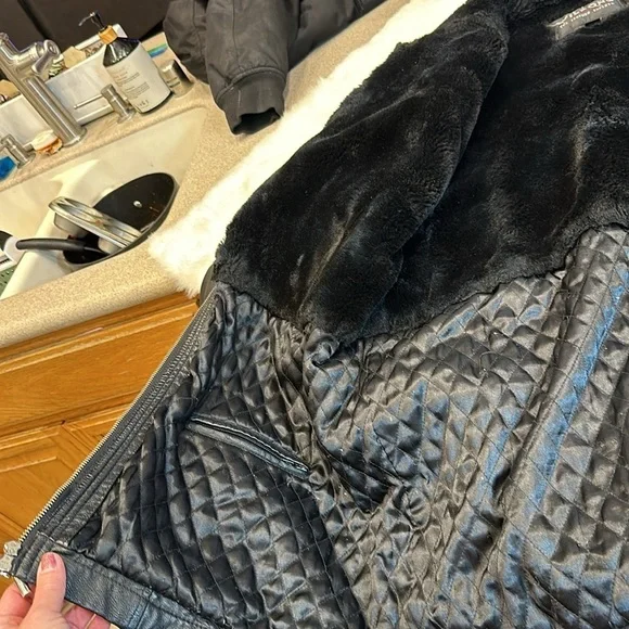 Wilson”s the leather experts black leather jacket with lining sz L (no belt) - Picture 9 of 17